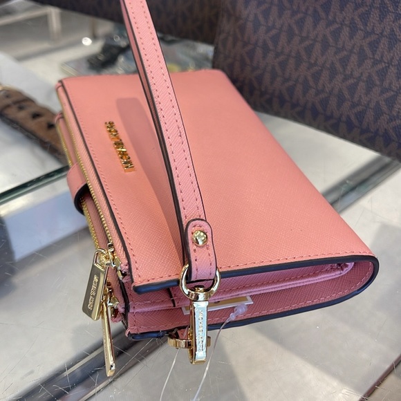 MICHAEL KORS
Jet Set Large Leather Smartphone Wristlet Wallet
Primrose 
NWT - Picture 13 of 16